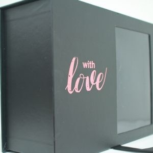 Hộp đựng quà màu đen With Love 9 xuong in hop qua tet gia reIMG 3015 20201225 1852241