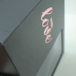 Hộp đựng quà màu đen With Love 12 xuong in hop qua tet gia reIMG 3018 20201225 1852251