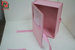 Các mẫu hộp đựng quà Tết đẹp cho đồng nghiệp tại Hà Nội 4 Hộp quà tặng đựng khăn