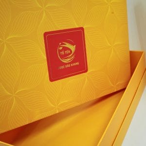 Hộp quà màu vàng đựng tổ yến 9 xuong in hop qua tet gia reIMG 3031 20201225 1852321