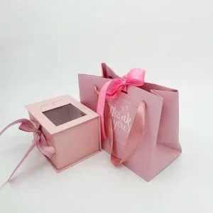 Hộp đựng quà ngày 8 tháng 3