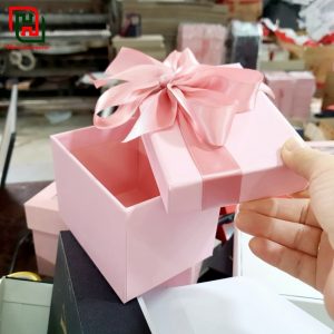 Gợi ý mua hộp đựng quà 8 tháng 3 giá rẻ cho bạn gái ở Hà Nội 13 Hộp đựng quà tặng hình vuông