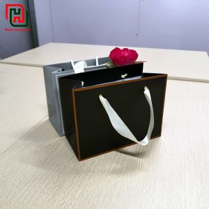 Có nên mua túi đựng quà cao cấp tặng sếp trong dịp Tết? 1 Túi đựng quà giá rẻ