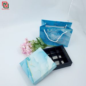 Vì sao bạn nên lựa chọn hộp đựng quà 8 tháng 3 cao cấp tặng mẹ? 2 Túi đựng quà đẹp ngày 8 tháng 3