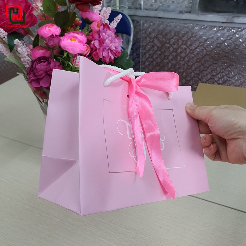 Túi giấy màu hồng đẹp