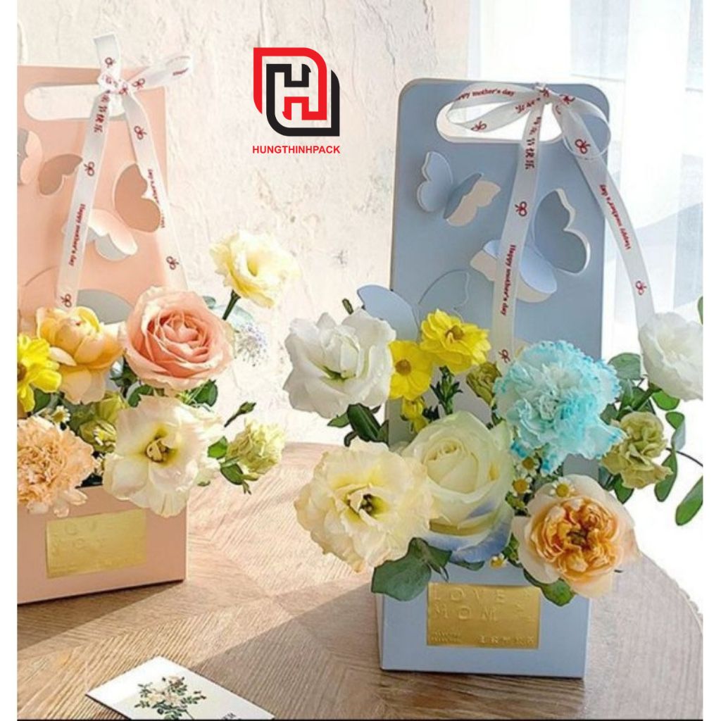 Túi giấy cánh bướm: Giải pháp quà tặng đa năng và sang trọng cho mùa 20/10 3 Túi giấy cánh bướm sử dụng chất liệu giấy đẹp nhưng cũng rất bền bỉ - tô điểm thêm cho món quà tặng 20/10 đầy ý nghĩa