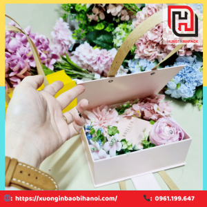Hộp đựng quà 8/3 tay xách 