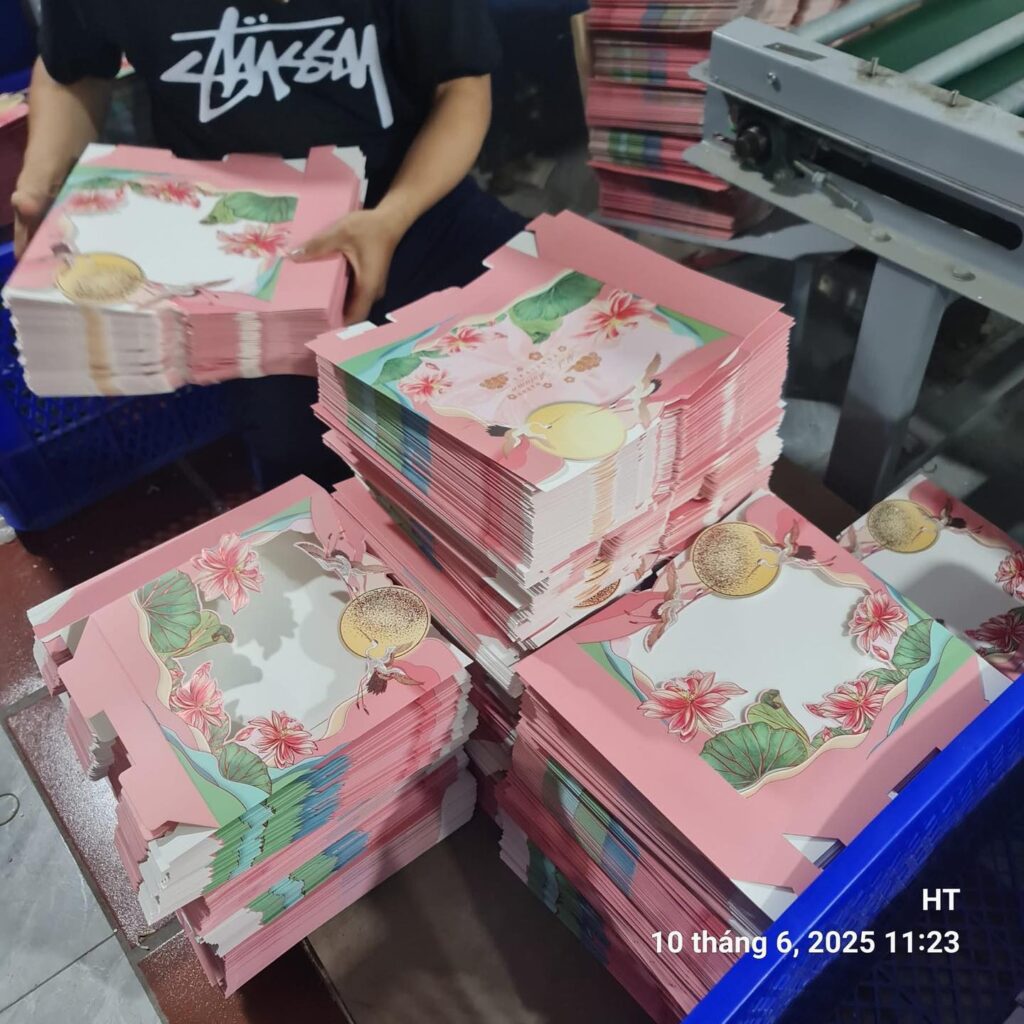 Hộp Đựng Bánh Trung Thu Có Sẵn 2025 Giá Rẻ Tại Hà Nội 4 Hop dung banh trung thu tai Xuong in Hung Thinh