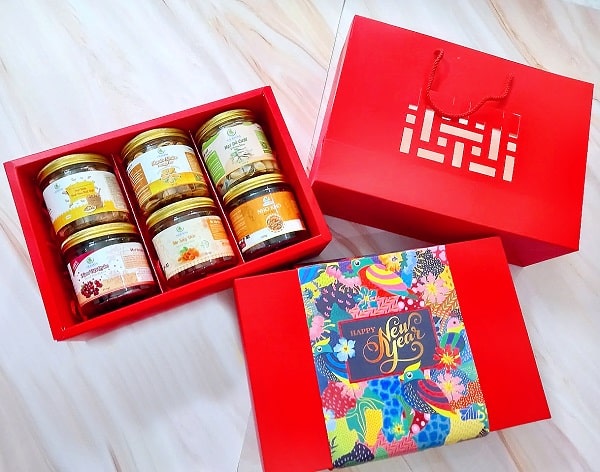 In hộp cứng đựng quà Tết giá rẻ tại Hà Nội 3 Hop cung dung qua Tet gia re