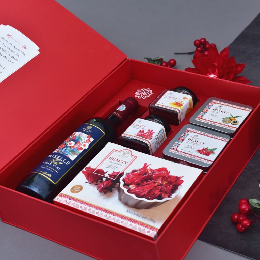 hop qua tet 2026 in logo doanh nghiep