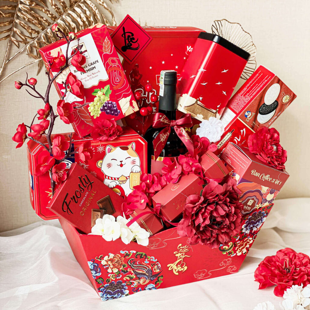 So sánh khay thuyền và hộp quà Tết – Nên chọn loại nào? 2 khay thuyen dung qua Tet