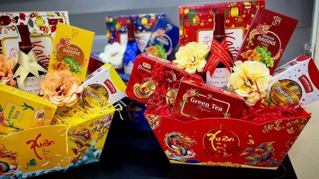 Khay Thuyền Đựng Quà Tết Số Lượng Lớn Tại Hà Nội 1 tong hop nhung mau khay thuyen dung qua tet sang trong va dep mat 2025 1729957056