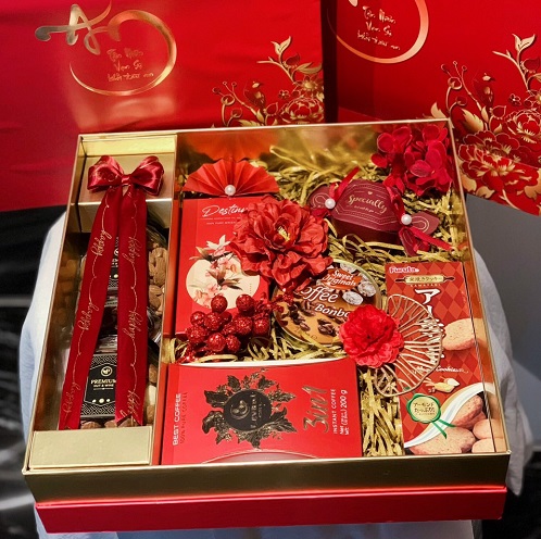 xuong in hop qua tet doanh nghiep