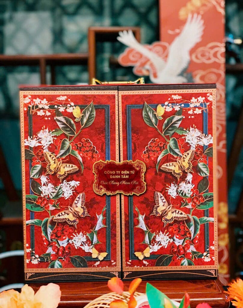 Báo giá hộp quà Tết doanh nghiệp theo số lượng 3 493229919 1357599509705188 2339721716203051417 n