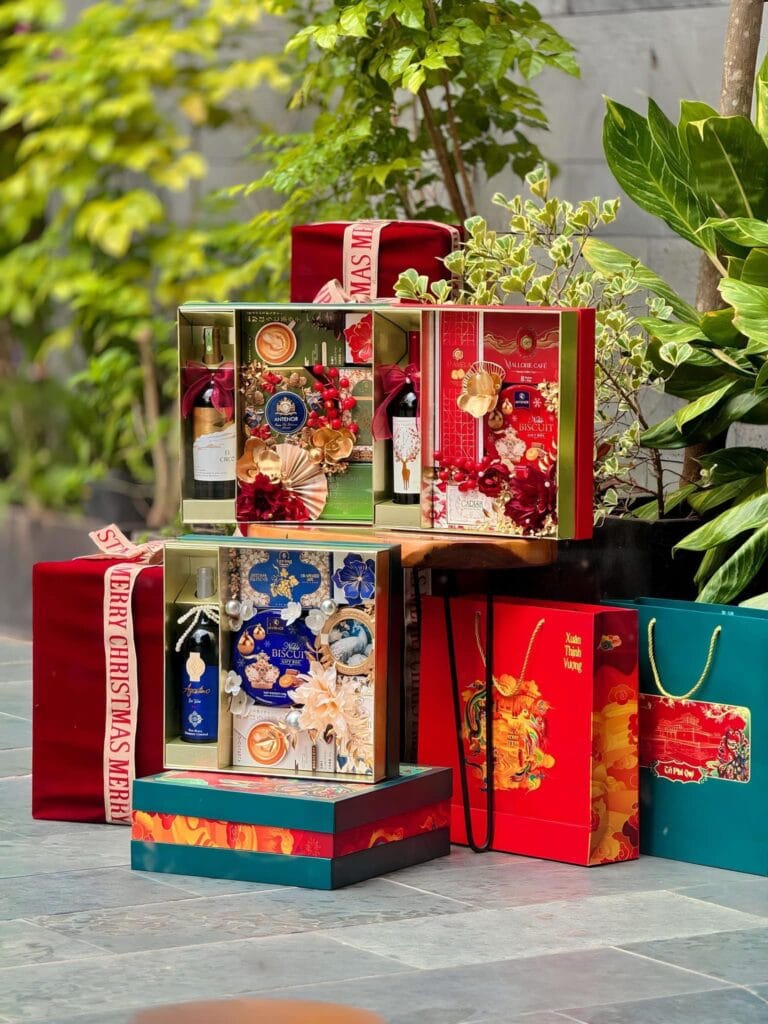 Báo giá hộp quà Tết doanh nghiệp theo số lượng 1 493951617 1357599459705193 7215662849710586172 n